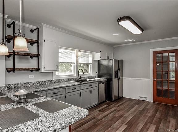 2nd image of 501 Club Dr
