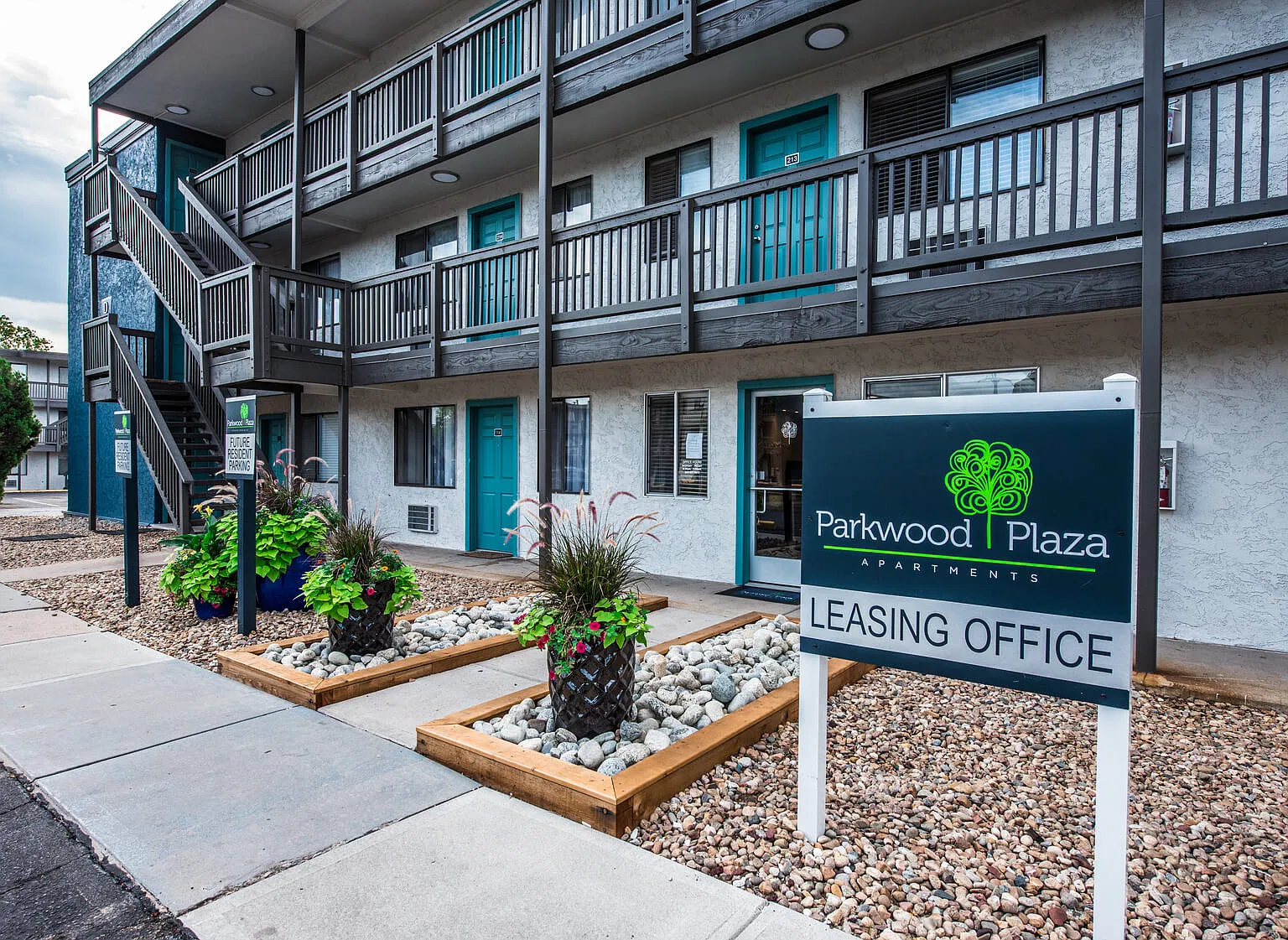Parkwood Plaza Apartments — Photo 3