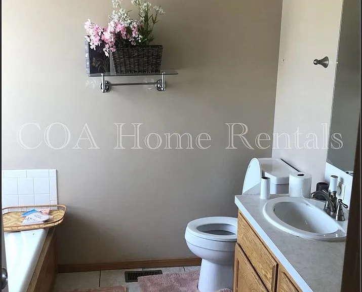 2218 S Beech St — Photo 11