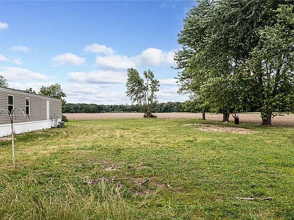 3rd image of 3132 E 580 North Rd