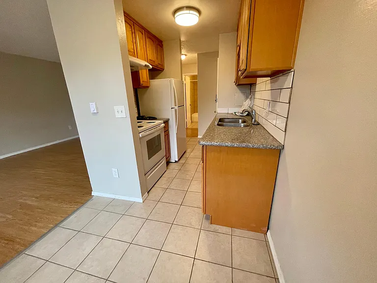 6814 Rainier Ave S #10 — Photo 6