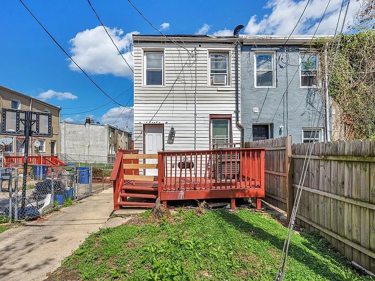 1562 N Woodyear St — Photo 29
