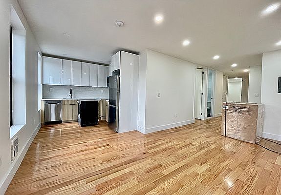 4th image of 936 4th Ave #3