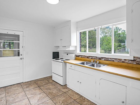 5th image of 1413 Caroline Rd