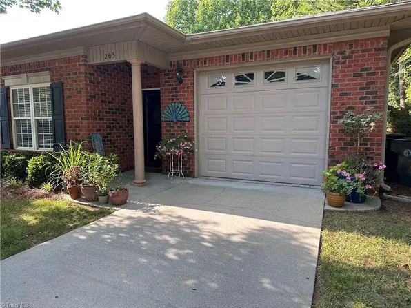 205 Chickadee Dr, Lexington, NC 27292
