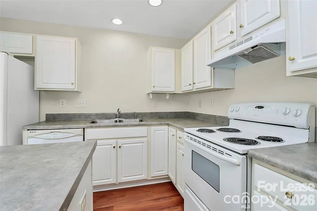 2 bed, 2.5 bath, 1334 sqft, $1,750 — Photo 3