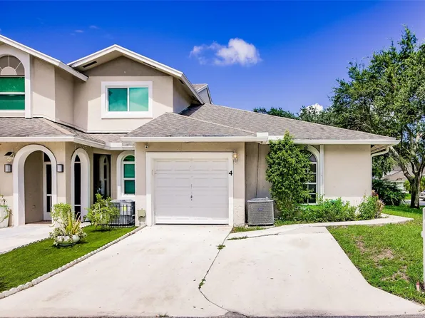 4 Erwood Place, Boynton Beach, FL 33426