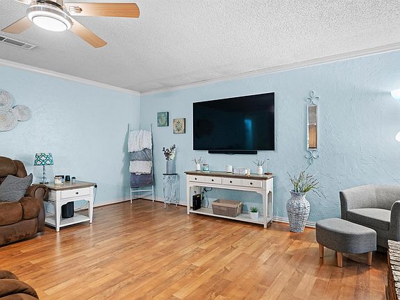 4th image of 405 SW Rand Dr