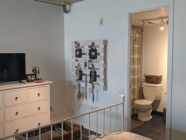 369 Sorauren Ave #105 — Photo 21