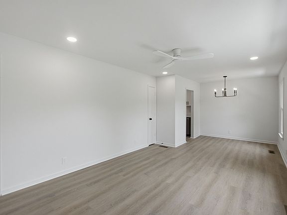 4th image of 198 N Meribeth Ln
