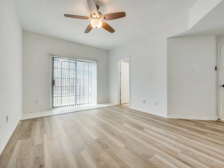 607 Mission Cir — Photo 4
