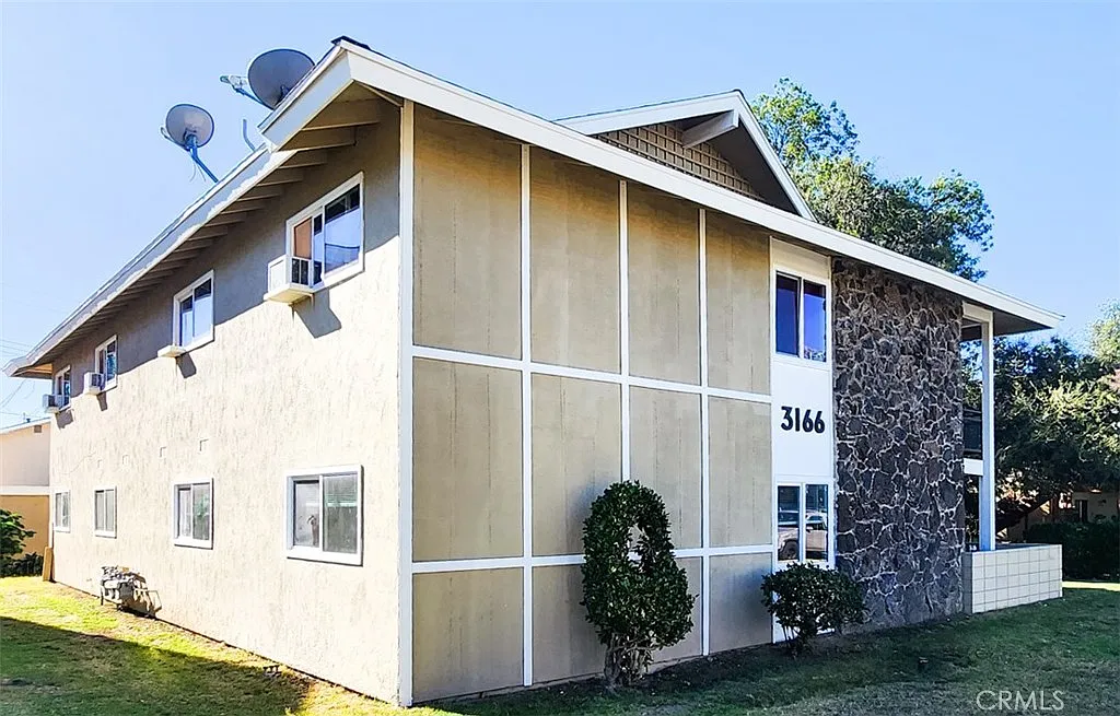 2 bed, 950 sqft, $2,600 — Photo 2
