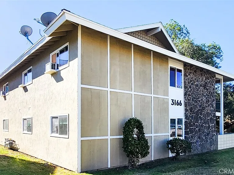 3166 Pearl Dr — Photo 2