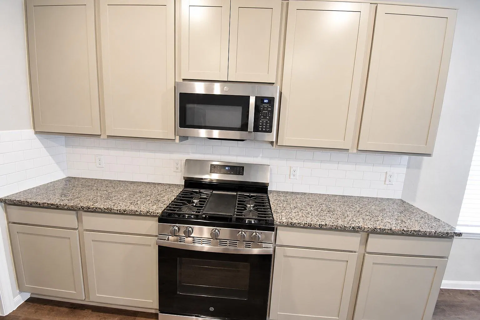 3 bed, 2.5 bath, 1740 sqft, $2,000 — Photo 4