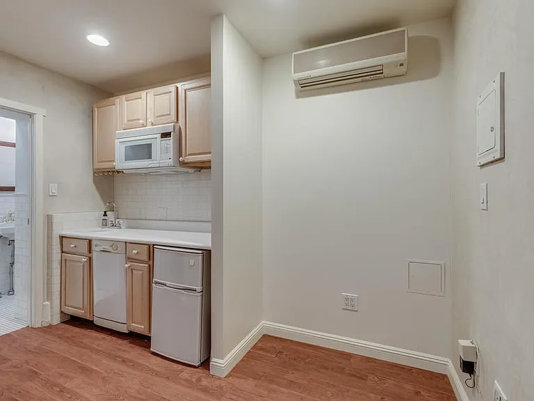 105 E 15th St #6 — Photo 11