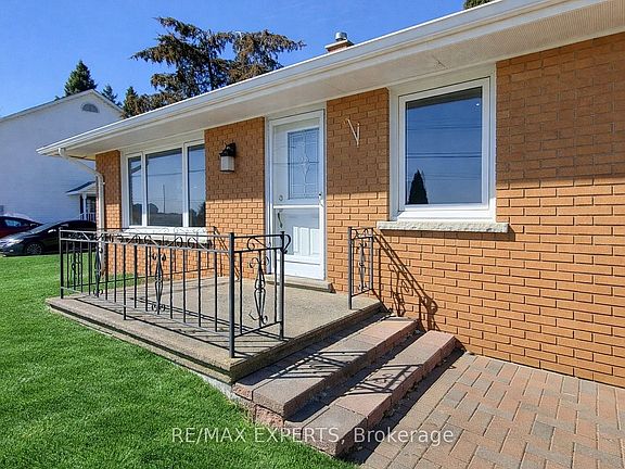 3rd image of 2088 Killarney Beach Rd