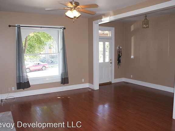 3rd image of 4449 Pershing Ave