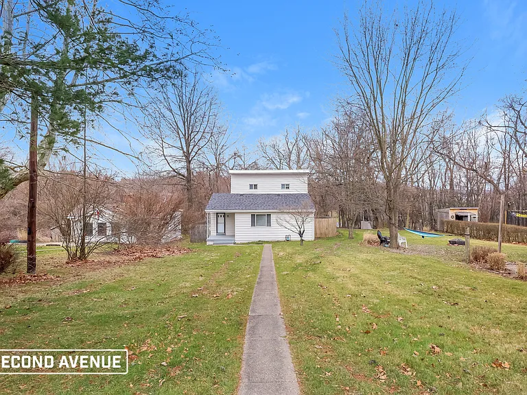 4770 Hamilton Rd — Photo 2