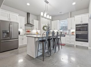 10142 Atkins Rd, Bentonville, AR 72713