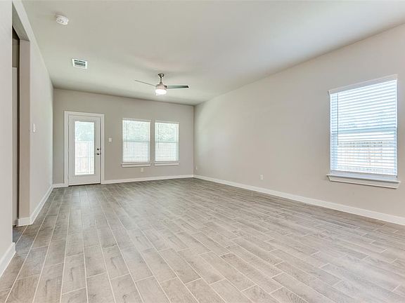 2nd image of 3367 Conroe St