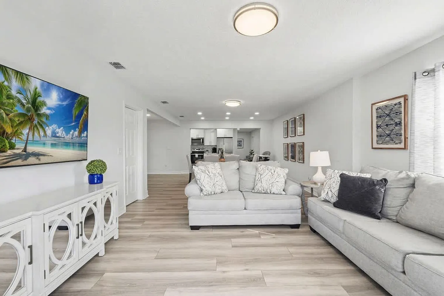 6 bed, 3.0 bath, 2647 sqft, $6,564 — Photo 3