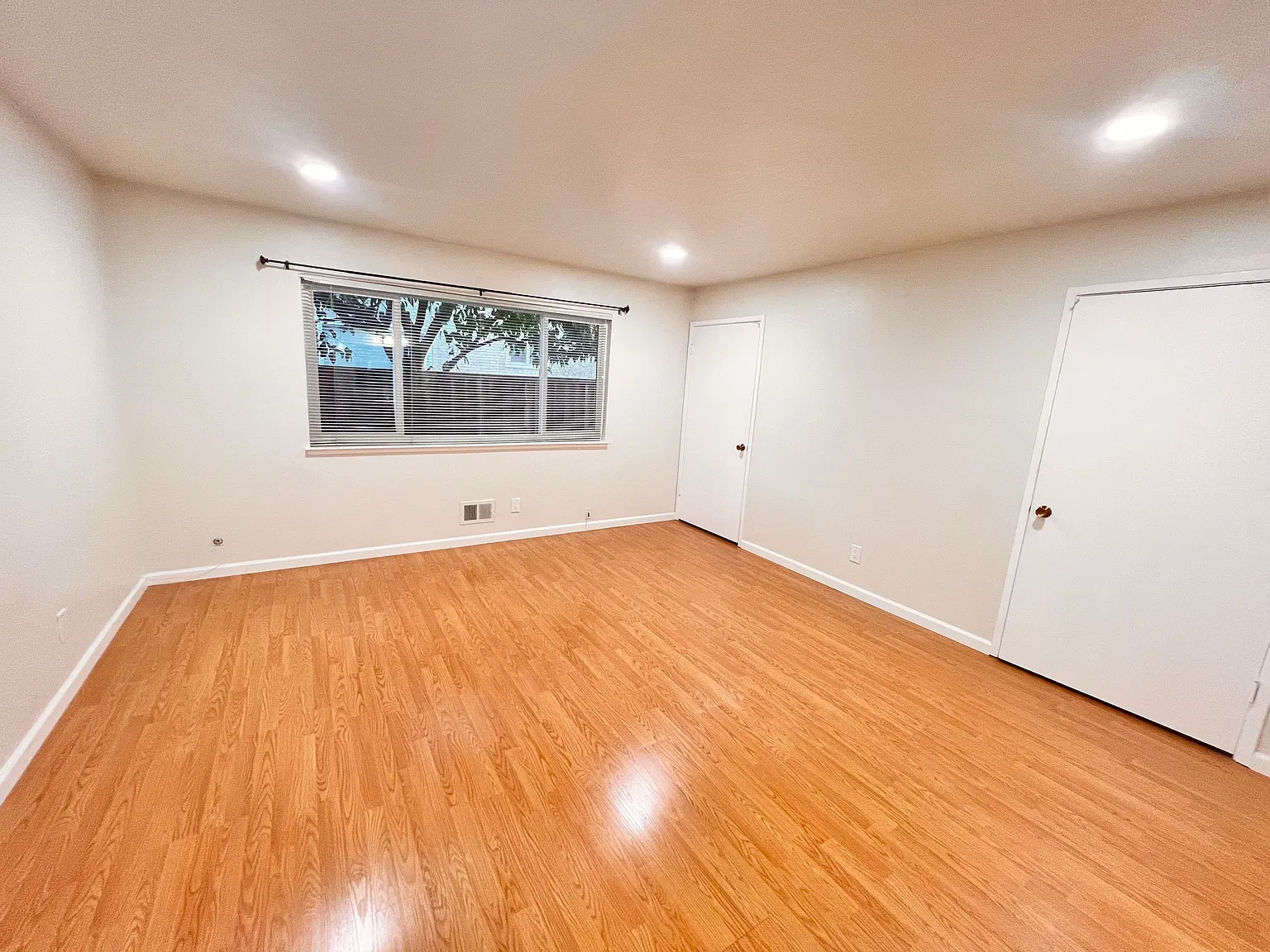 3 bed, 1300 sqft, $6,000 — Photo 3