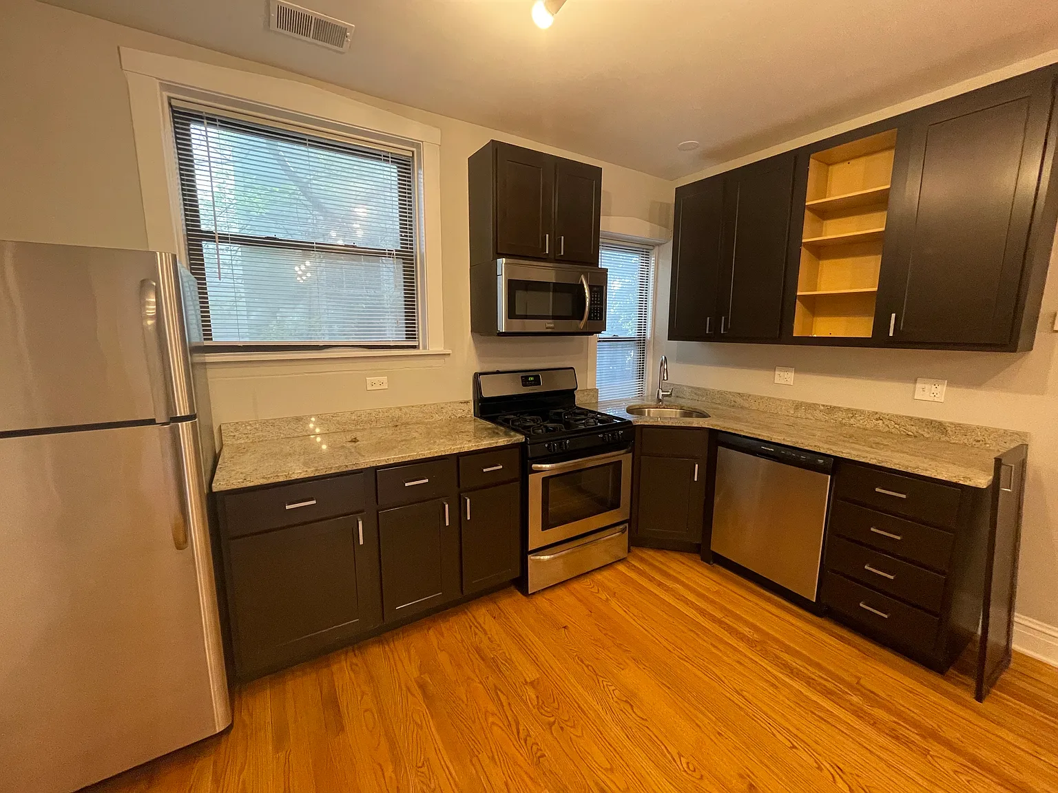 2 bed, $2,350 — Photo 4