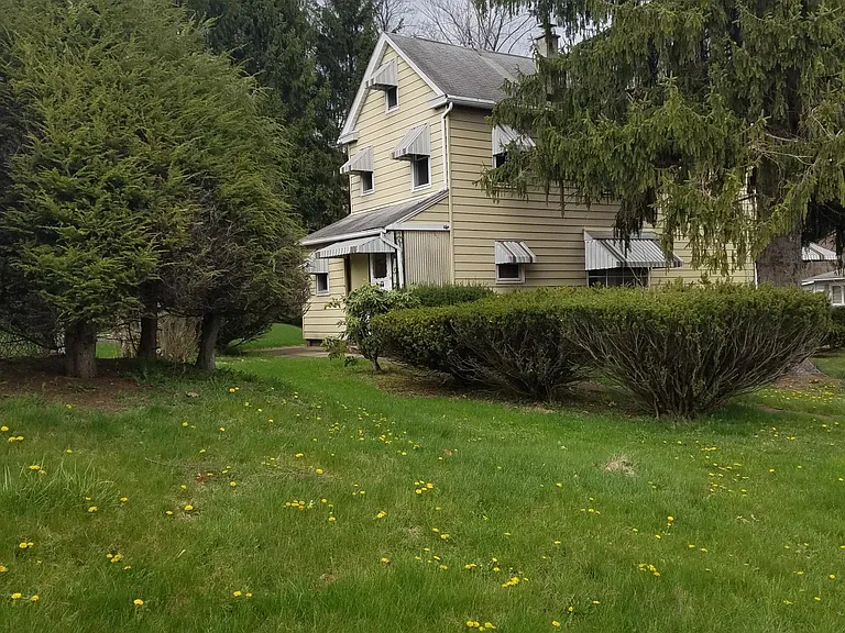 271 S Main Rd — Photo 2