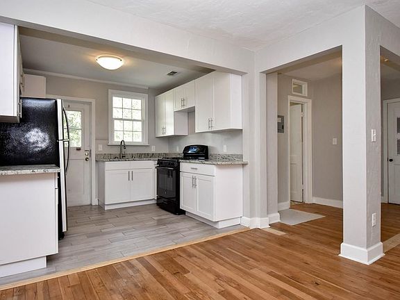 3rd image of 305 NE 9th St #5