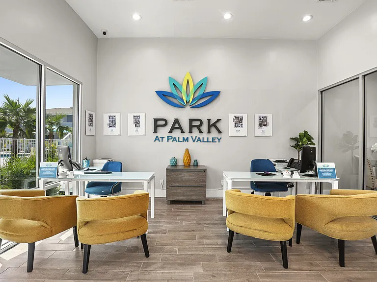 Park at Palm Valley — Photo 7