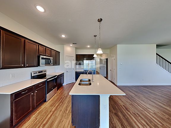 3rd image of 1138 Sky Lakes Dr