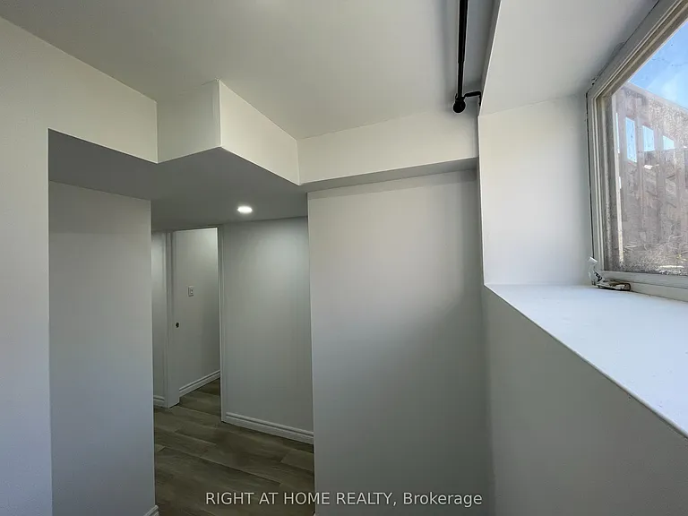 58 Meadowcrest Ln #LOWER — Photo 29