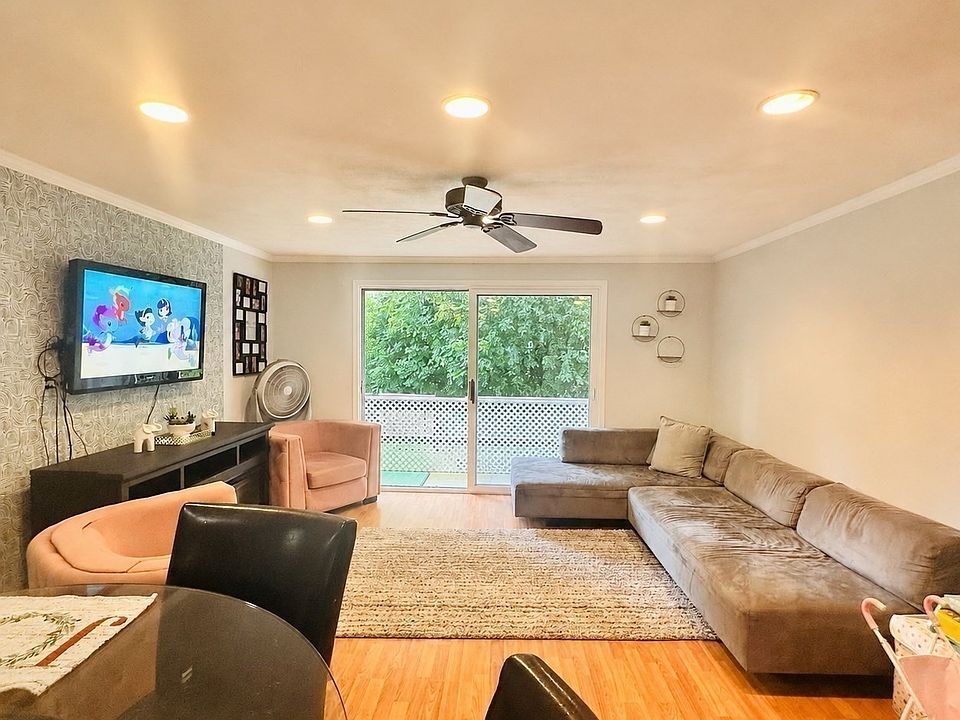 1st image of 520 High St #7