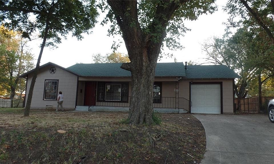 1st image of 803 N Kaufman St