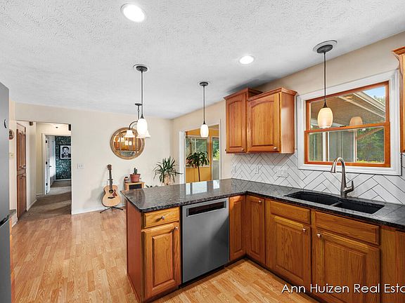 4th image of 1256 Granada Dr NW