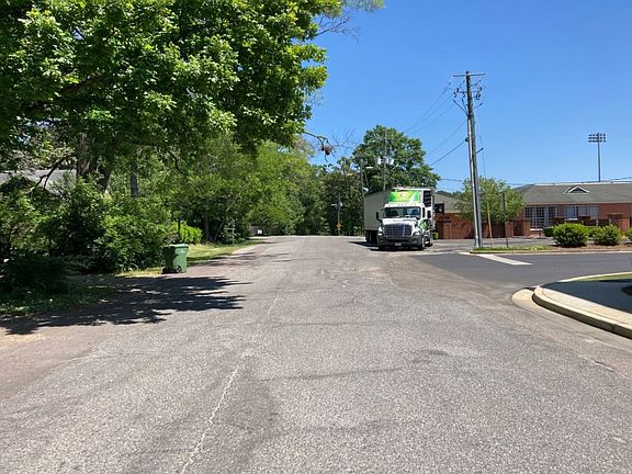 3rd image of 1113 Navarro Ave