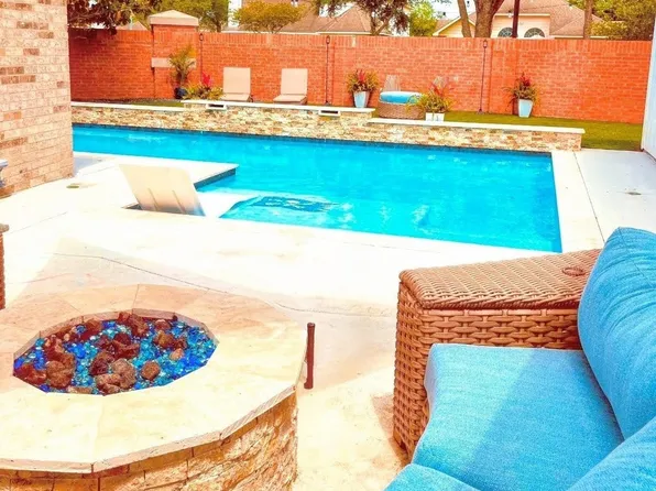 2301 Pebble Shores Ln, Pearland, TX 77584