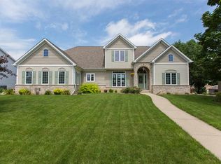 3125 Pheasant Dr, Cedar Falls, IA 50613