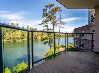 1083 Tillicum Rd #106, Esquimalt, BC V9A7L7