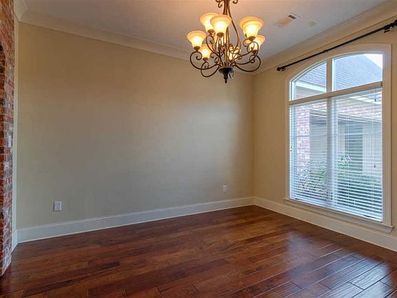 5th image of 420 Saint Ives Dr