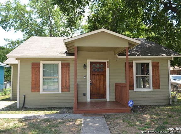 3rd image of 222 Paramount Ave
