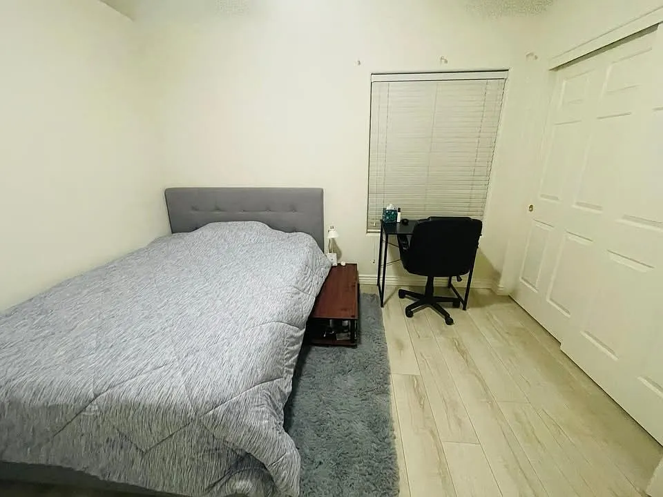 3 bed, 2070 sqft, $900 — Photo 4