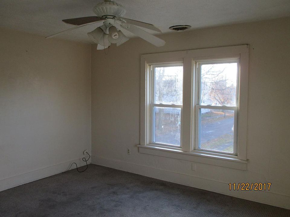 2nd image of 1426 1/2 Walnut St