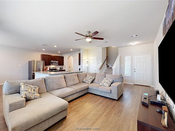 4th image of 981 Marquis Dr
