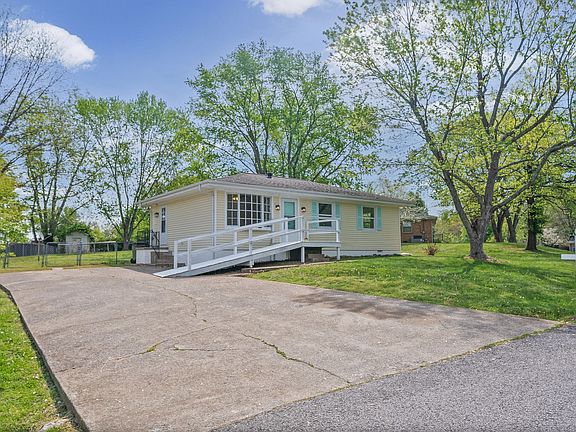2nd image of 206 Crest Dr