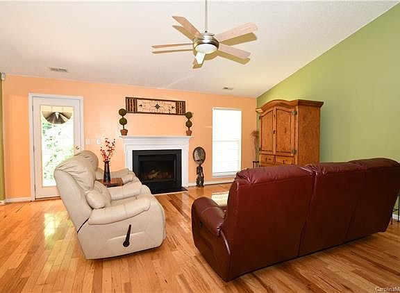 3rd image of 8819 Steelechase Dr