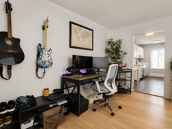 5th image of 4009 Benjamin Ave
