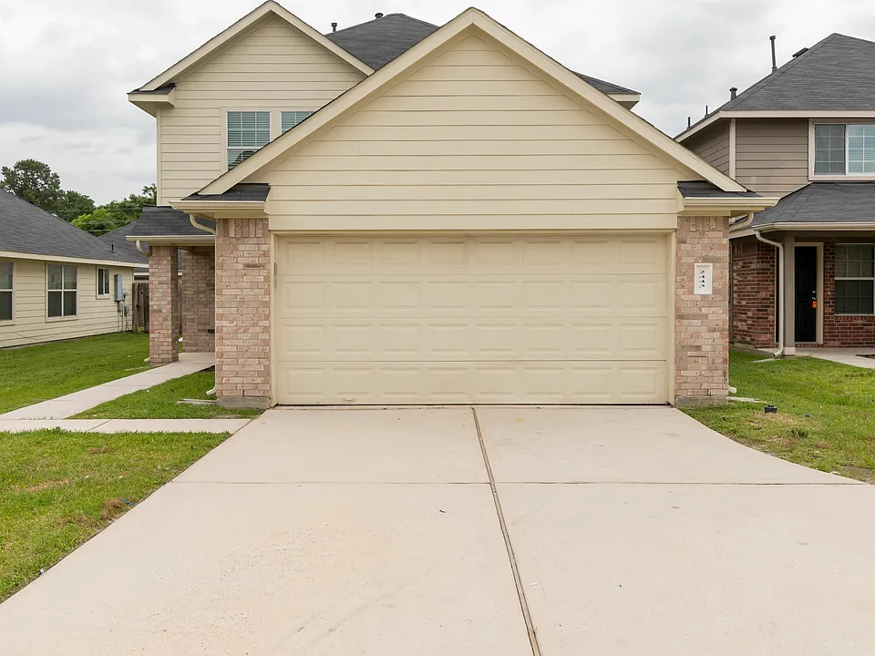 2443 Tomica Ct