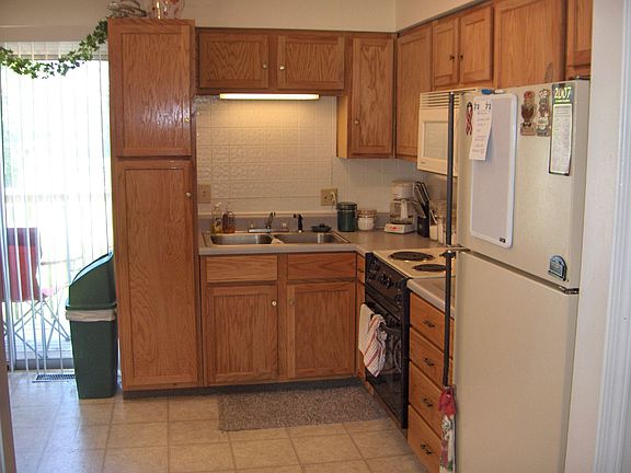 4th image of 1305 SE Hillside Dr APT A