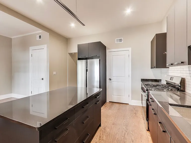 1429 W Grand Ave #3F — Photo 8